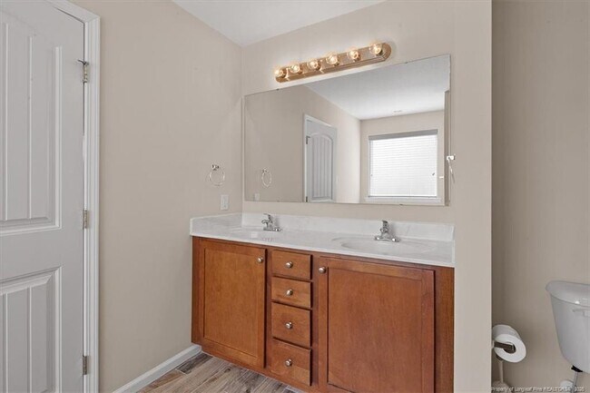 Building Photo - 2108 Heathcote Dr
