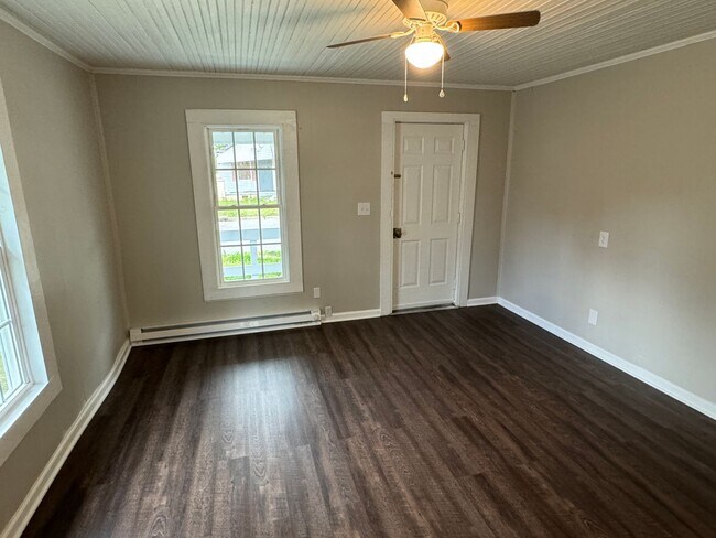 Building Photo - Gay 841-843