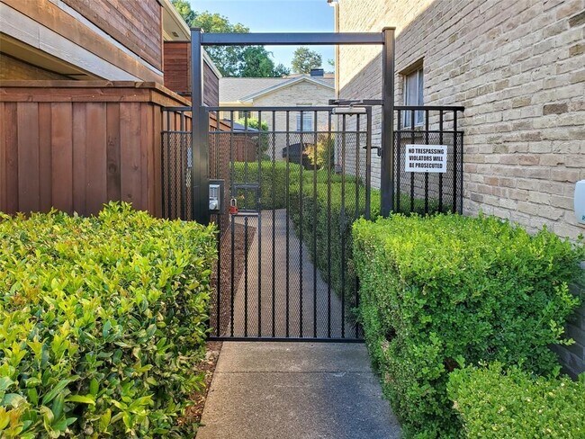 Gated. - 7718 Royal Ln