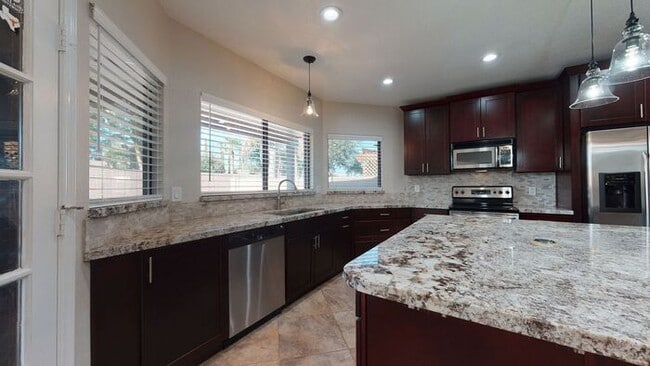 Building Photo - Very nice single level home