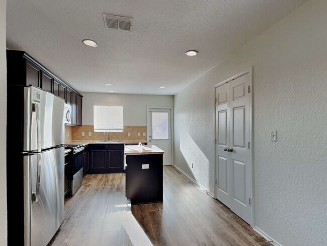 Building Photo - 27305 Paraiso Manor