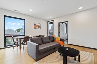 Building Photo - 423 E Michigan St