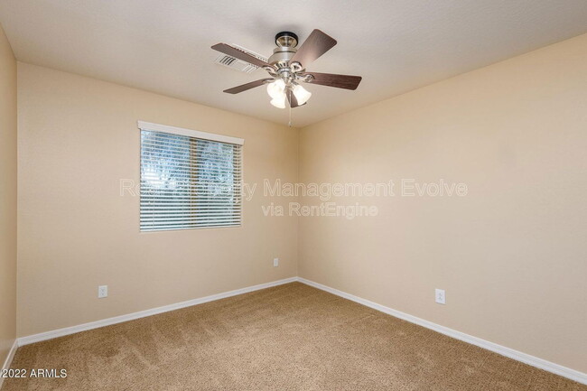 Building Photo - 1544 E Hummingbird Way