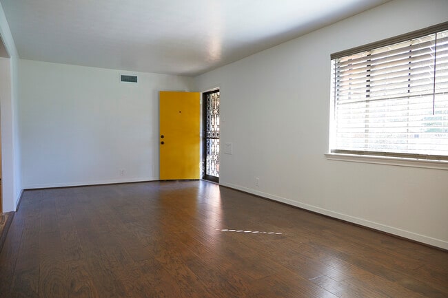 Building Photo - 6581 Patrick Dr