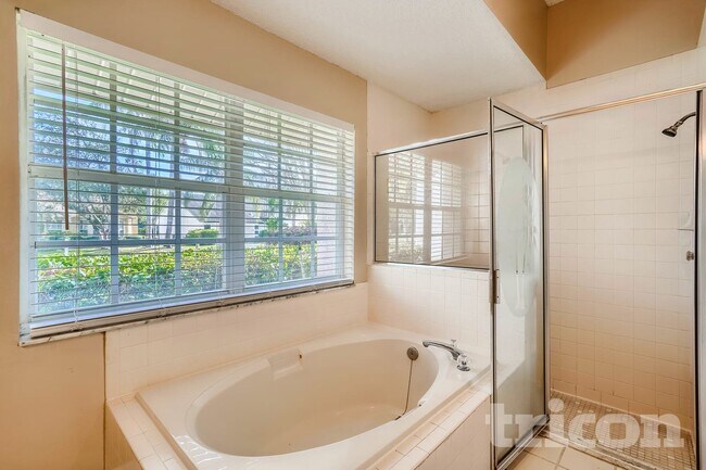 Building Photo - 856 Crestridge Cir