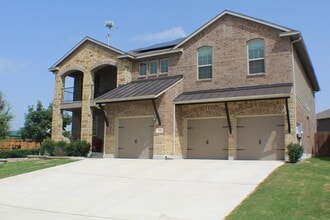 Building Photo - Beautiful spacious rental with fabulous up...