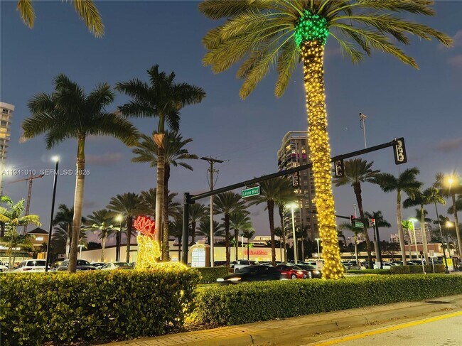 Building Photo - 900 NE 12th Ave