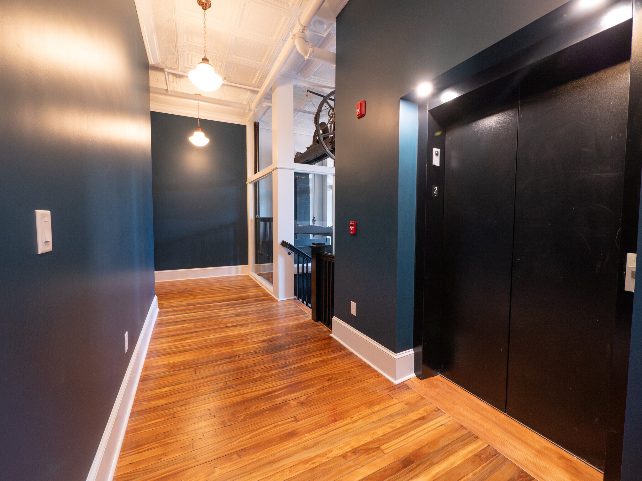 Building Photo - 121 N Main St