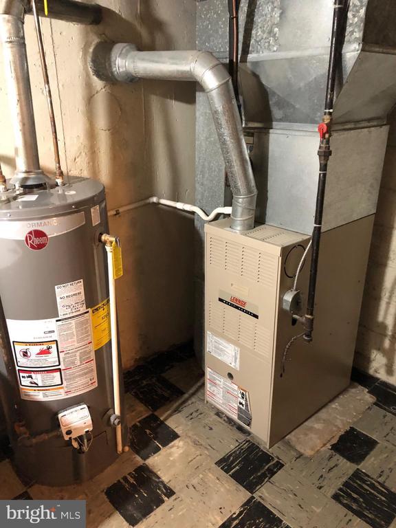 Building Photo - 8550 Tolbut St