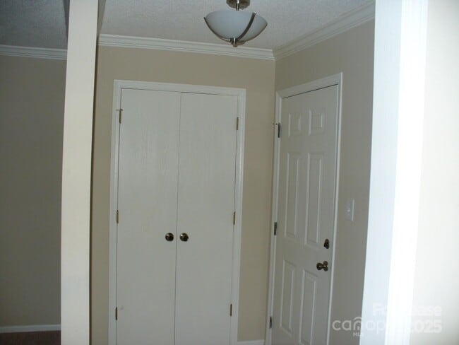 Primary Photo - 241 Country Club Dr NE