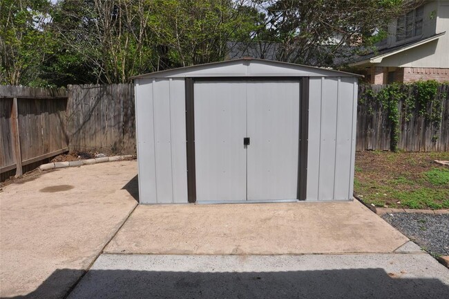 Building Photo - 4715 Glendower Dr