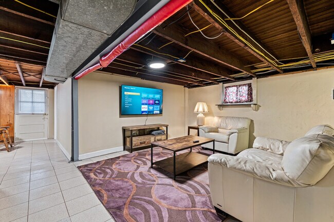 Building Photo - 1304 Dammert Ave