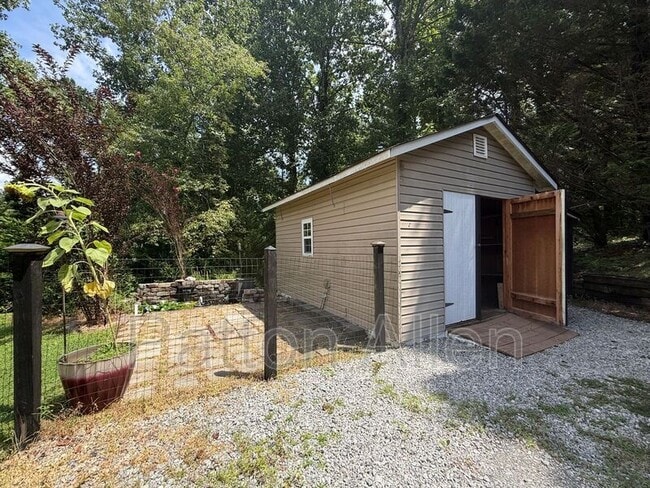 Building Photo - 1020 Hutch Mountain Rd