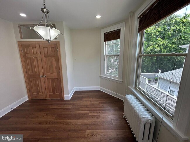 Building Photo - 212 Forrest Ave