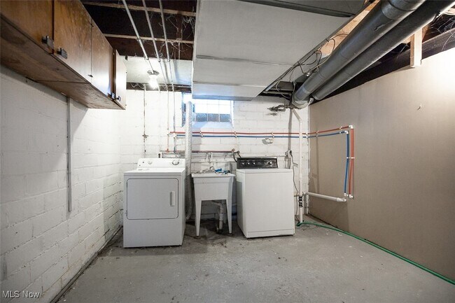 Building Photo - 1718 Maywood Rd