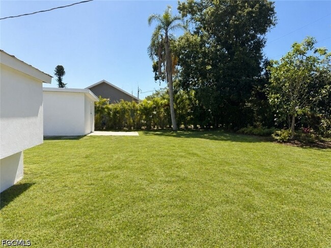 Building Photo - 4426 Poinsettia St