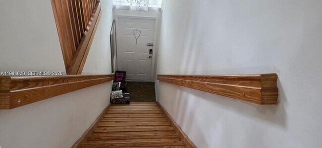 Building Photo - 21255 NE 8th Pl