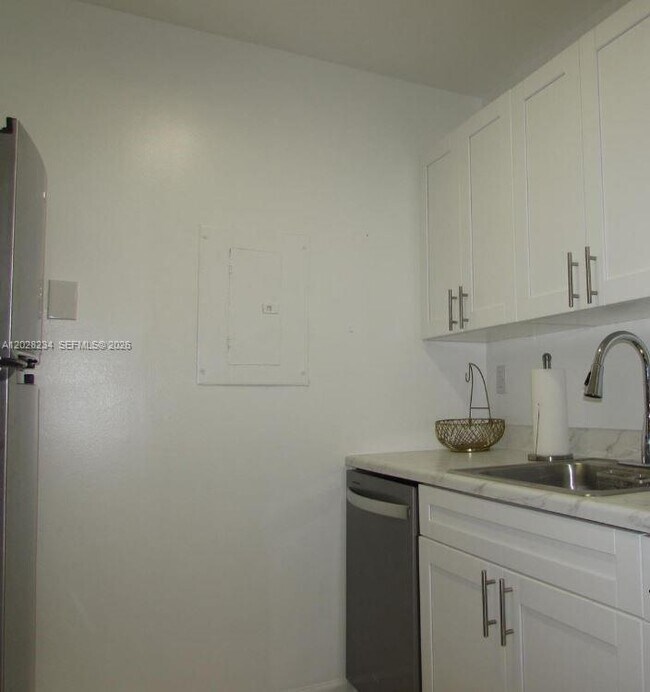 Building Photo - 1141 Lake Victoria Dr