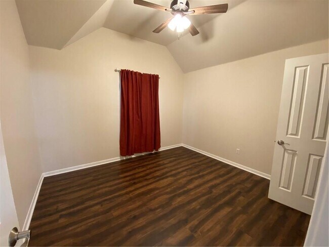 Building Photo - 8811 Glen Canyon Dr