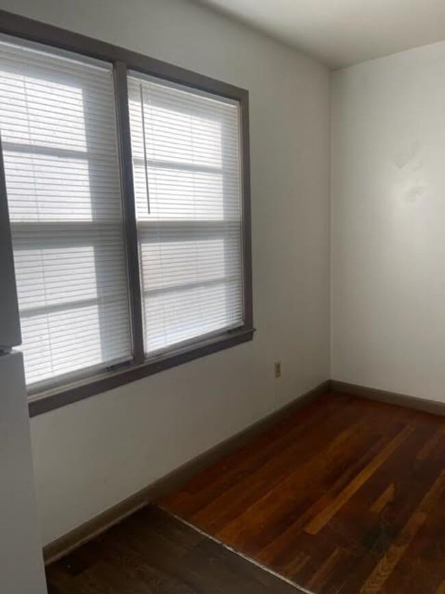 Building Photo - 334 Williams St