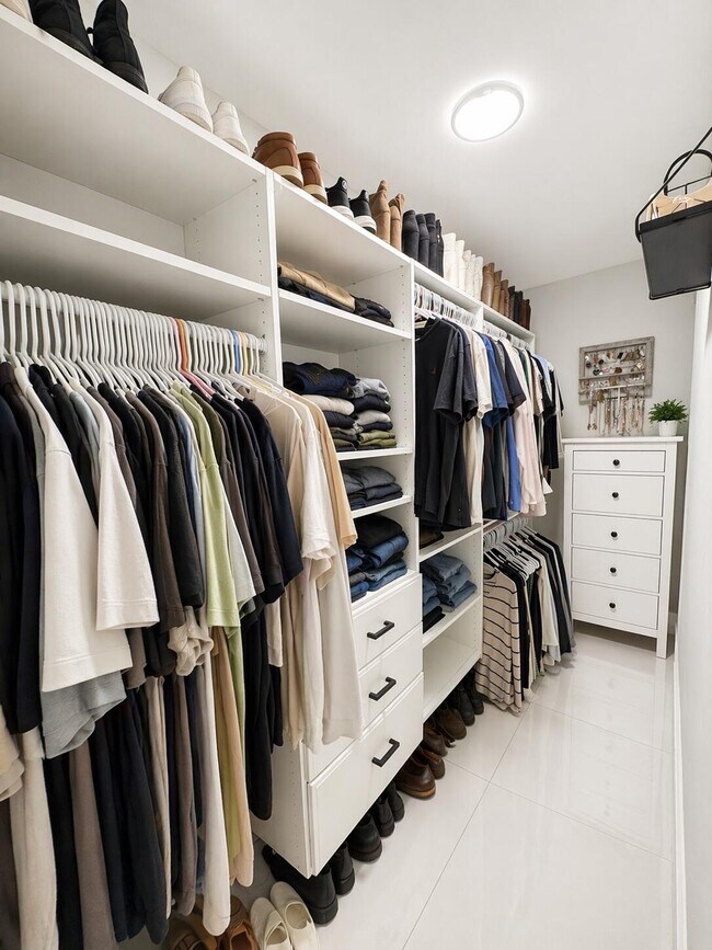 Building Photo - 1820 SW 36th Ave