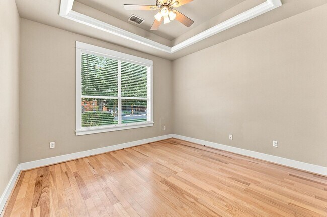 Building Photo - 401 Zennia St
