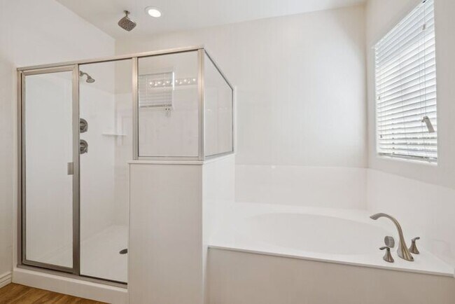 Building Photo - Modern 4-bedroom, 3.5-bathroom single-family home in the heart of North Tempe
