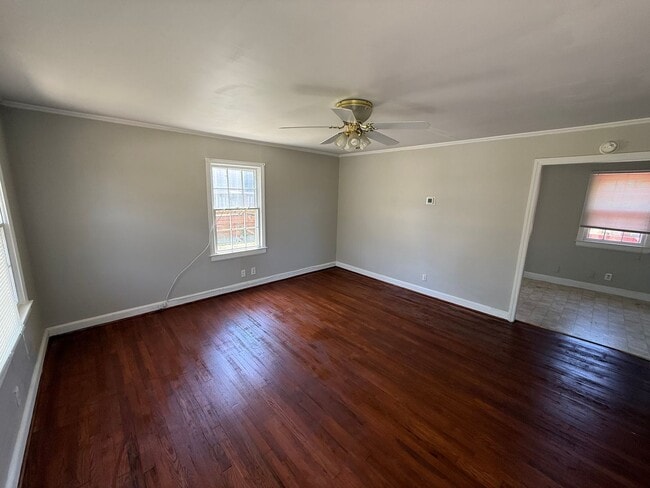 Building Photo - 2 Bedroom House near Downtown Raleigh east of Oakwood