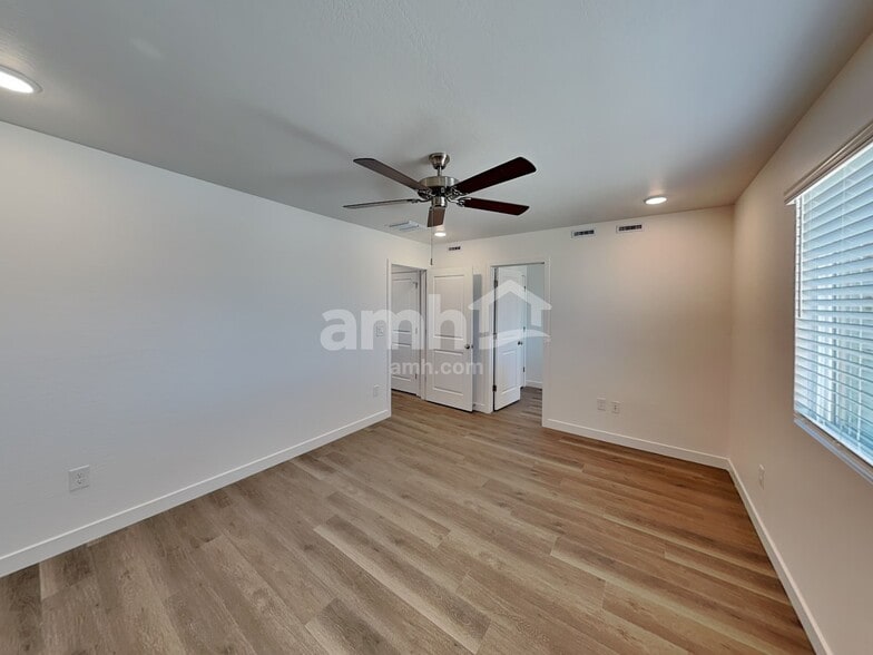 Building Photo - 4415 S 97th Dr