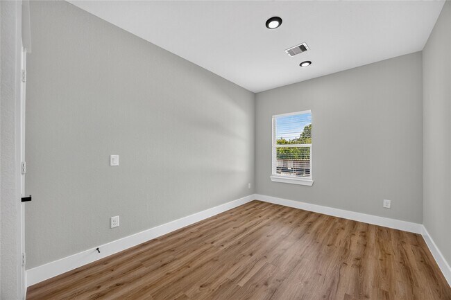 Building Photo - 1836 Ferguson Way