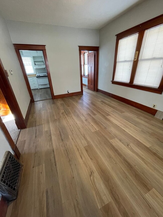 Building Photo - 3 Bed 1 Bath House