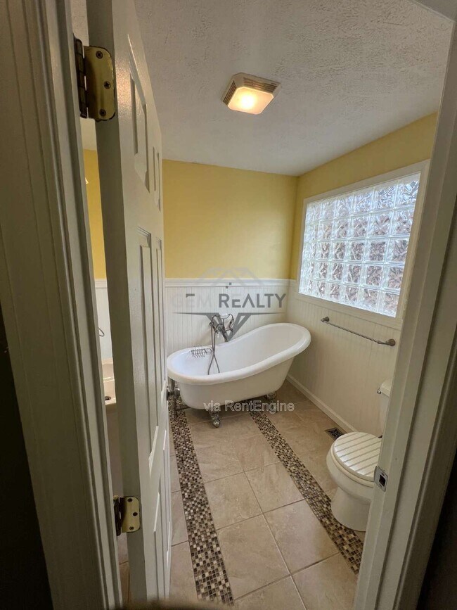 Building Photo - 1244 Mountain View Rd