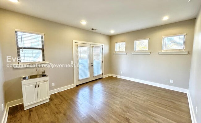 Building Photo - 208 Thompson Park Dr