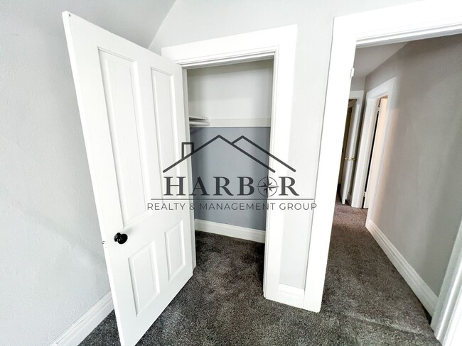 Building Photo - 527 Boone St