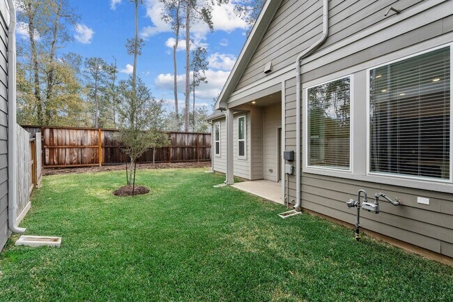 Building Photo - 120 Red Cascade Trl