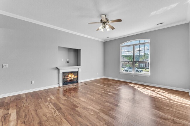 Building Photo - 3/2 Home with EV Charger, Great Outdoor Sp...