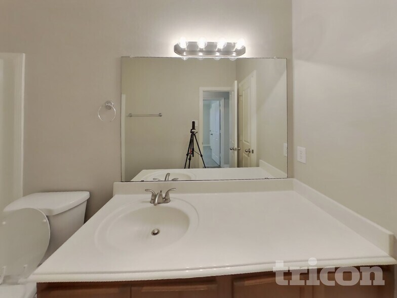 Building Photo - 2413 Castle Creek Dr