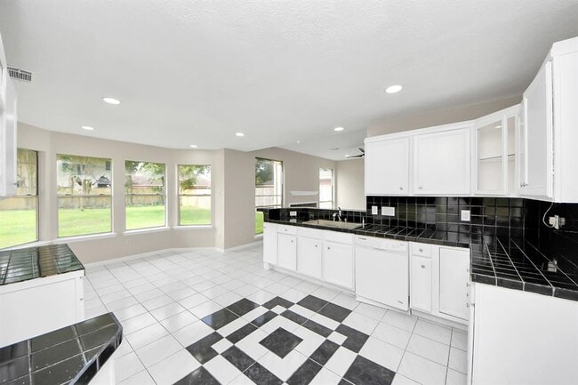 Building Photo - 16731 Sussex Dr
