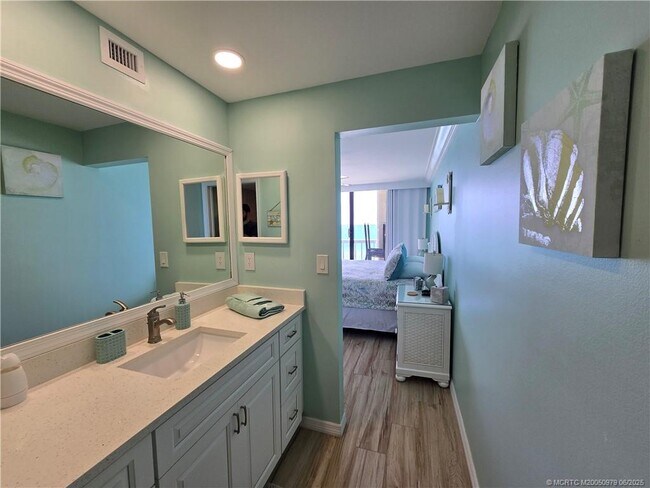 Building Photo - 10600 S Ocean Dr