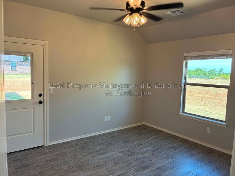Building Photo - 2571 Gallant Fox Ter