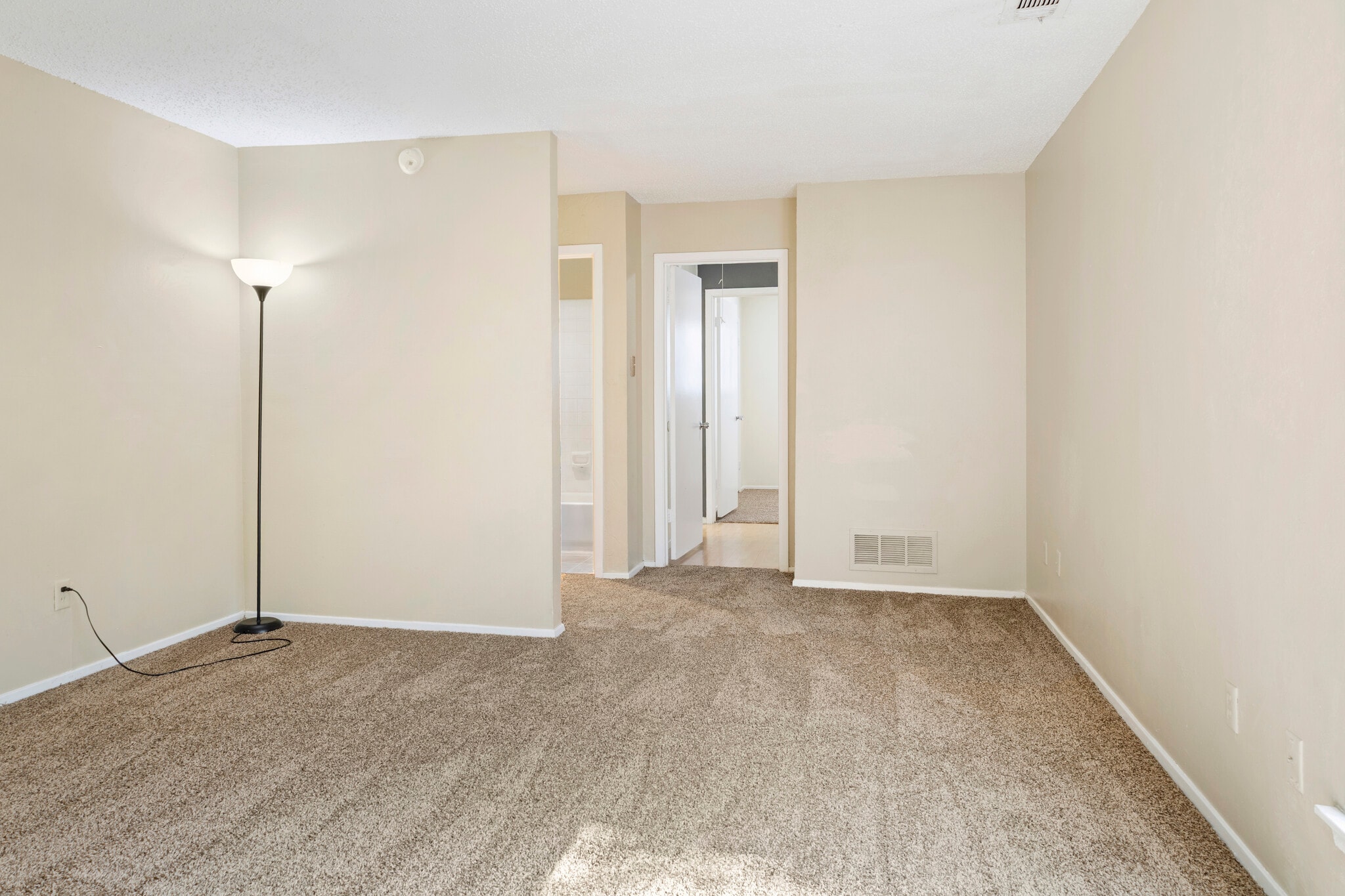 Building Photo - 421 San Mateo Dr