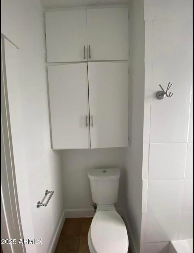 Building Photo - 2318 N Dayton St