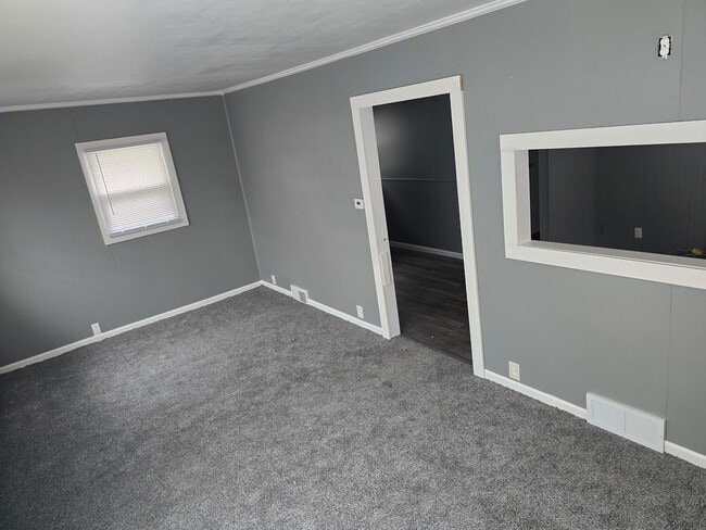 Building Photo - 1611 S Oakwood Ave