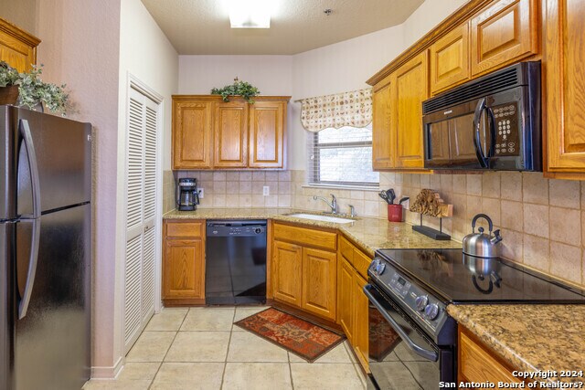 Building Photo - 20 Tapatio Dr E