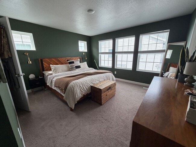 Building Photo - 3 bedroom, 2 bathroom South Jordan Home