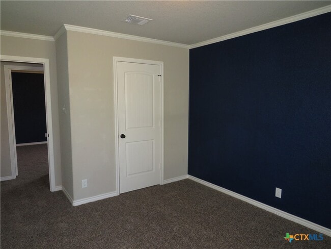 Building Photo - 2604 Hector Dr