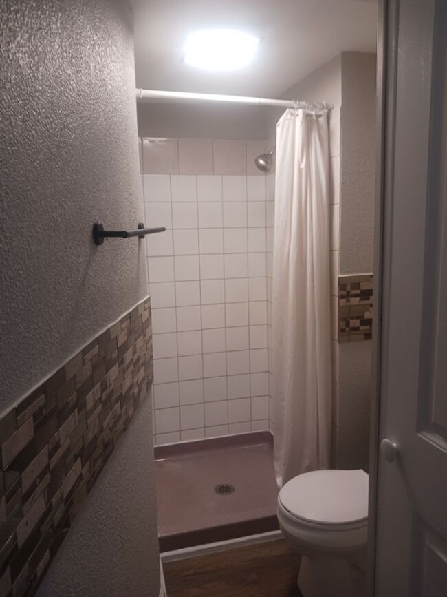 Building Photo - 3 bedroom, 2 bath with office in Frederick...