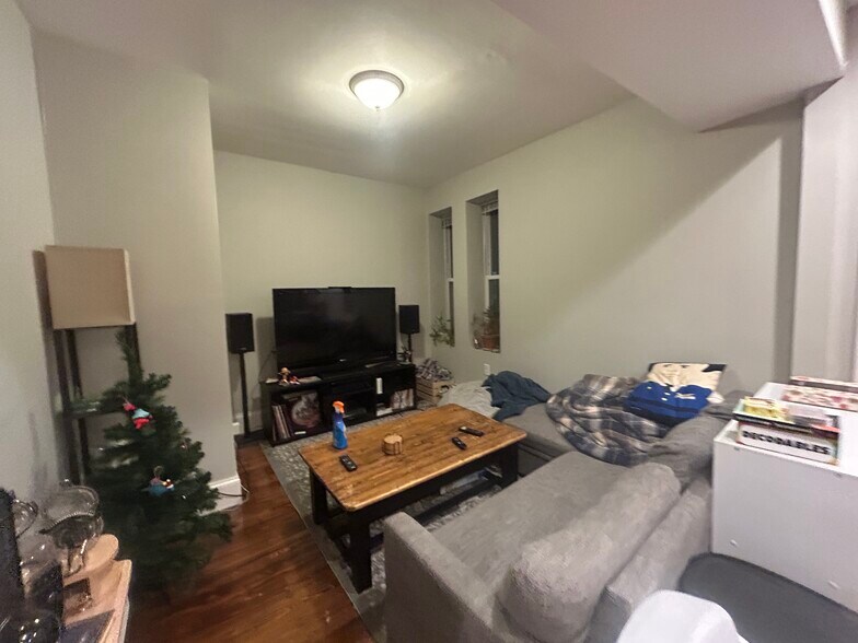 Building Photo - 52 Delle Ave