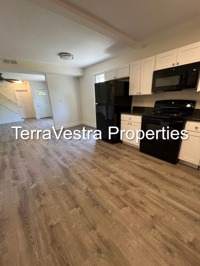 Building Photo - 4 Bed / 2 Full Bath in Millville!