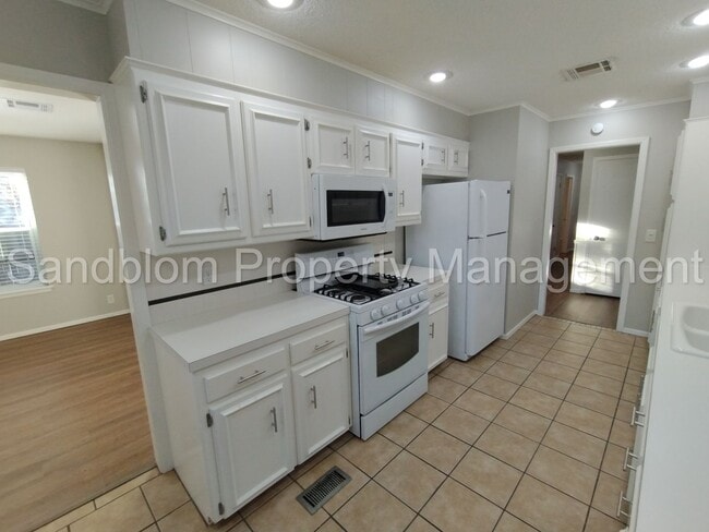 Building Photo - FOR LEASE | Mid-town Tulsa | Available Now!